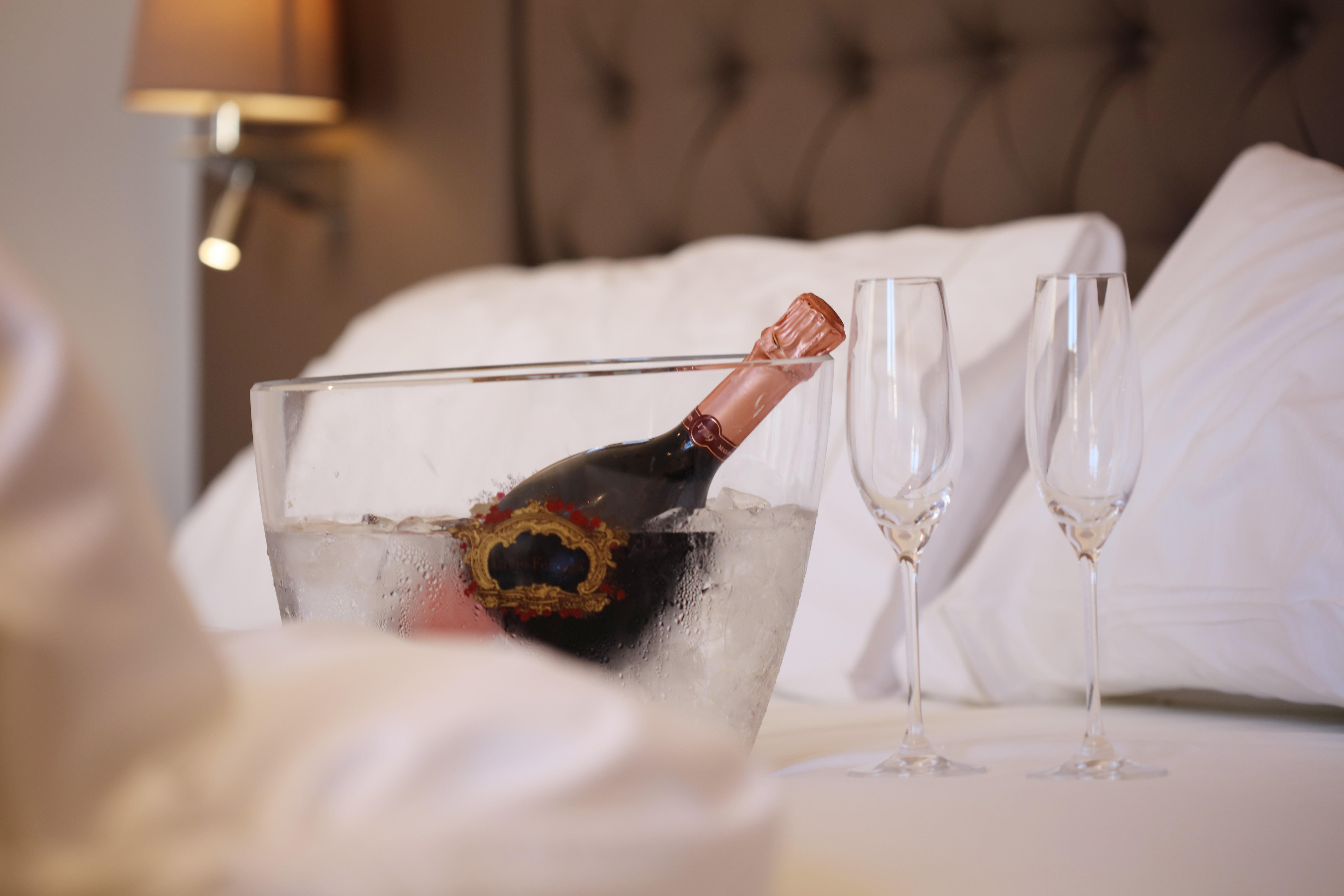 Bo Hotel Palma Екстер'єр фото A bottle of Champagne in a bucket of ice