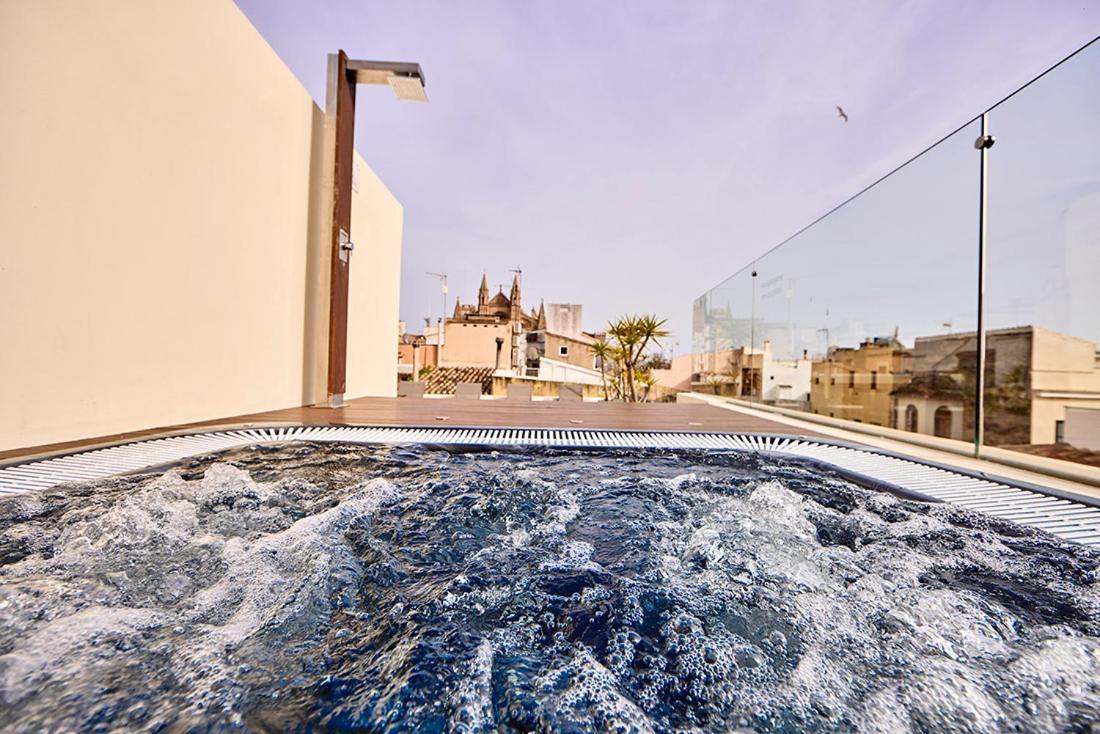 Bo Hotel Palma Екстер'єр фото Hot tub on the rooftop