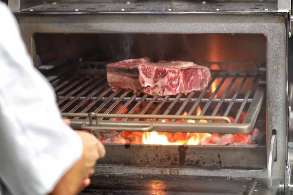 Bo Hotel Palma Екстер'єр фото A steak being cooked on a barbecue